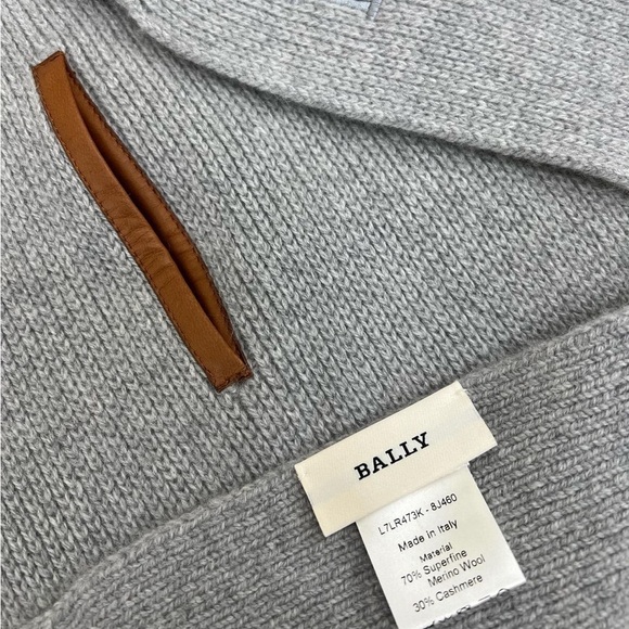 New- Bally Men’s Scarf - Picture 8 of 15